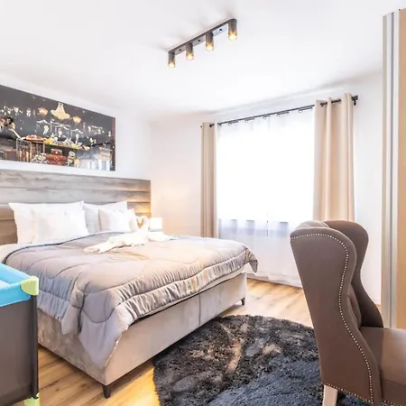 Neu! Design-wohnung Mit Garten Am Vulkan In منديغ