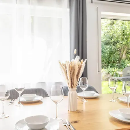 Neu! Design-wohnung Mit Garten Am Vulkan In * منديغ